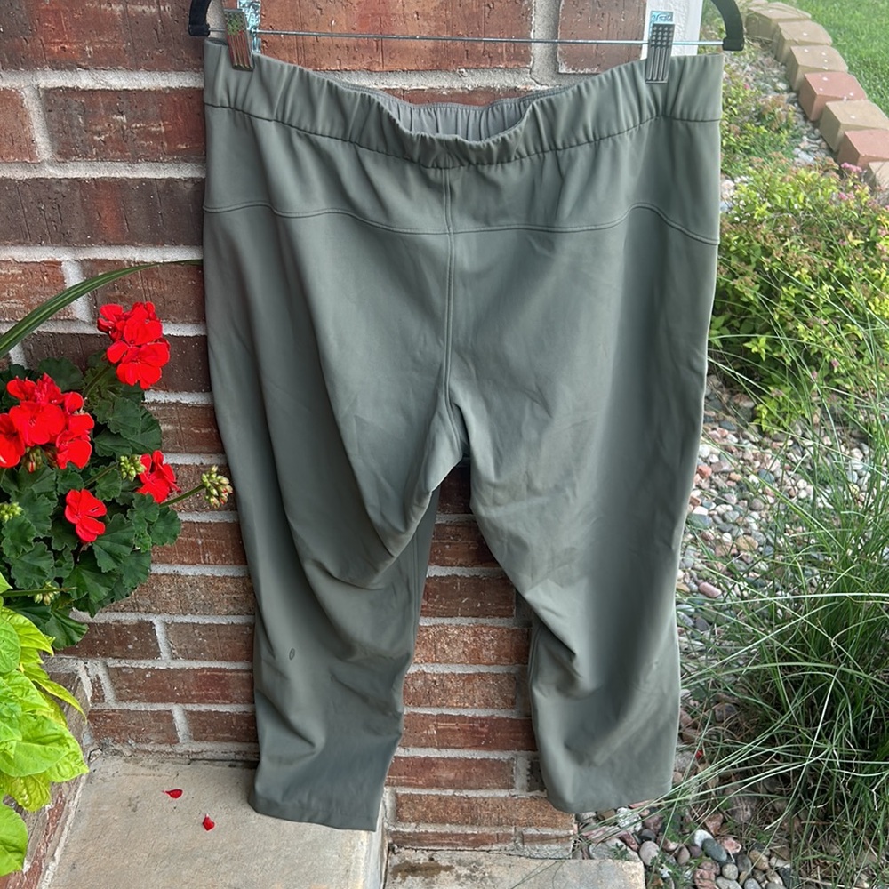 LULULEMON Ladies 10 Olive 🫒 On the go open jogger pants - Picture 6 of 9